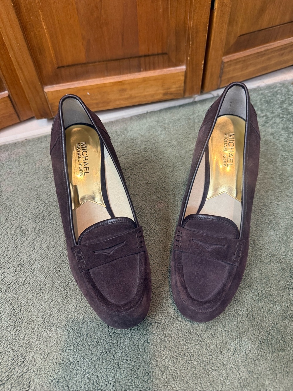 MUCHAEL KORS Women's Dark Brown Suede Wedge Penny Loafers, BRAND NEW